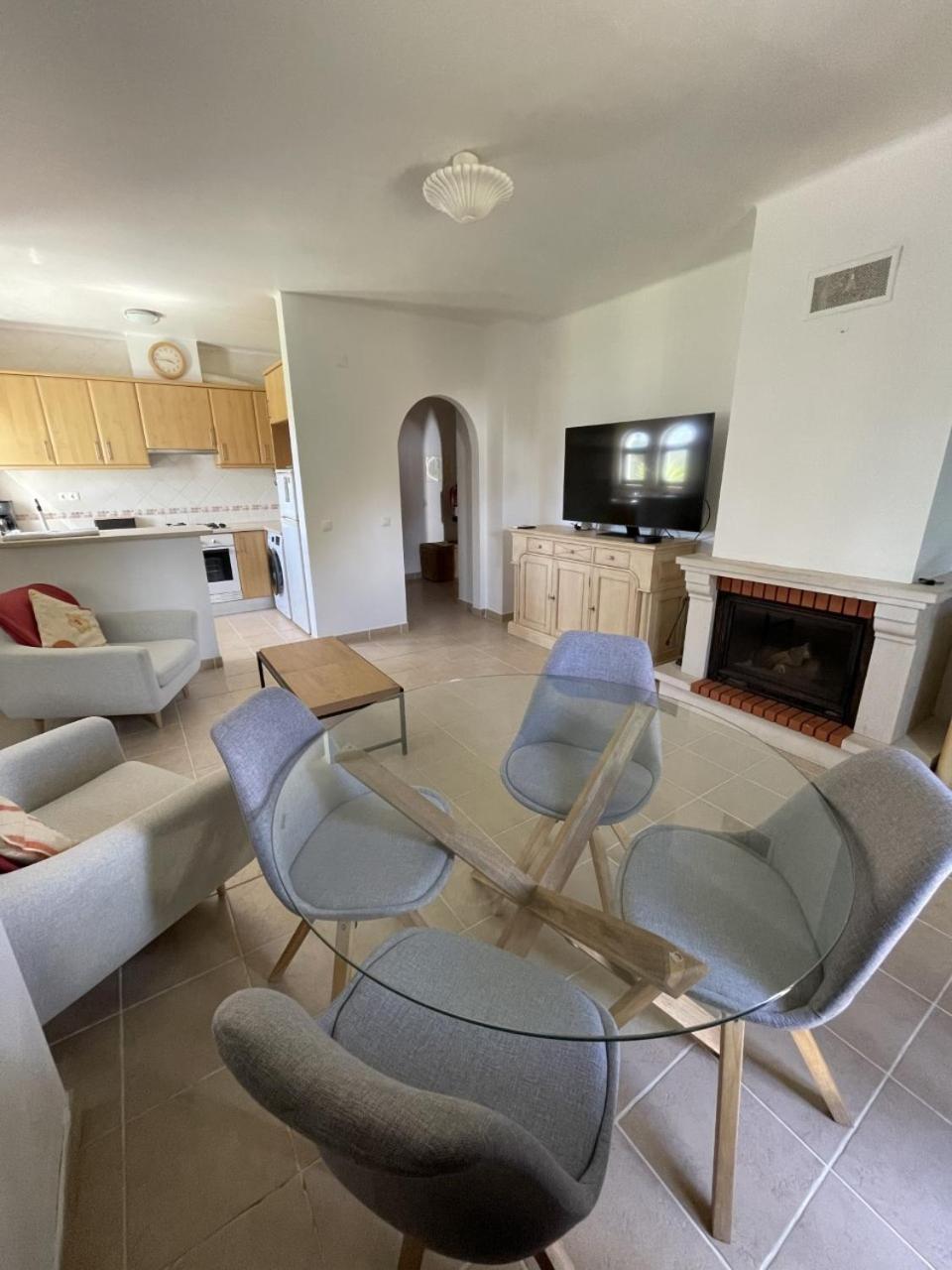 Apartamentos Santa Teresinha Алвор Екстериор снимка