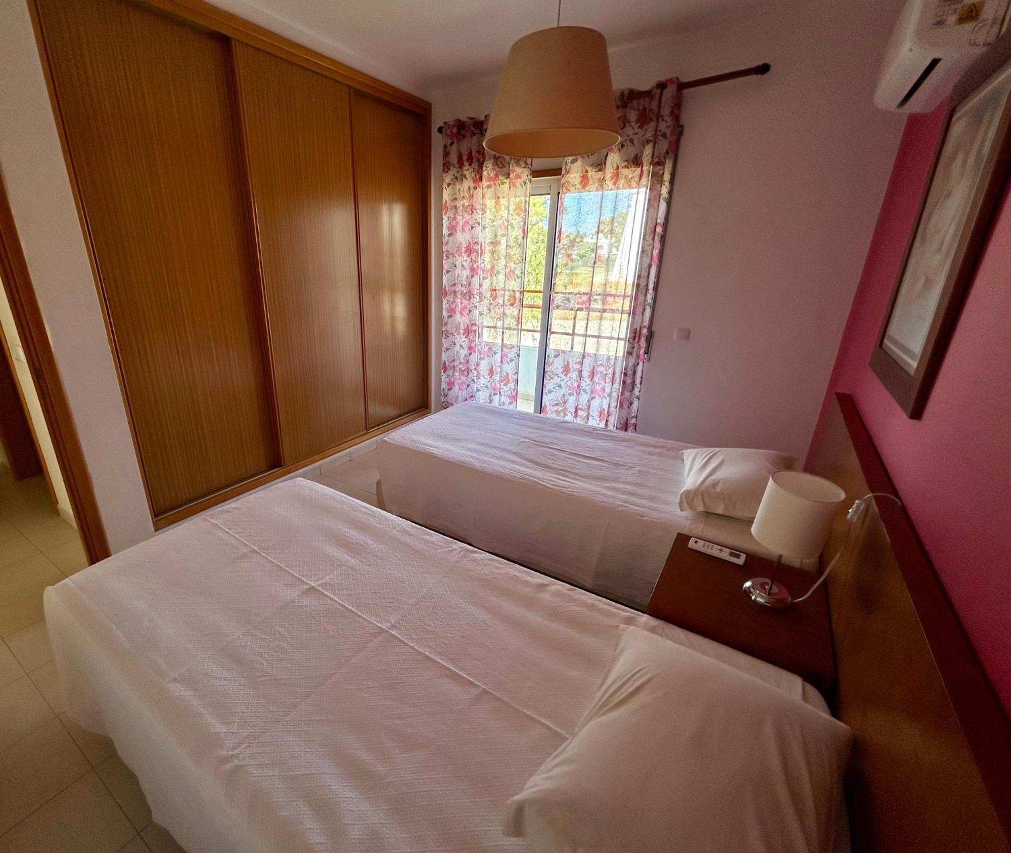 Apartamentos Santa Teresinha Алвор Екстериор снимка