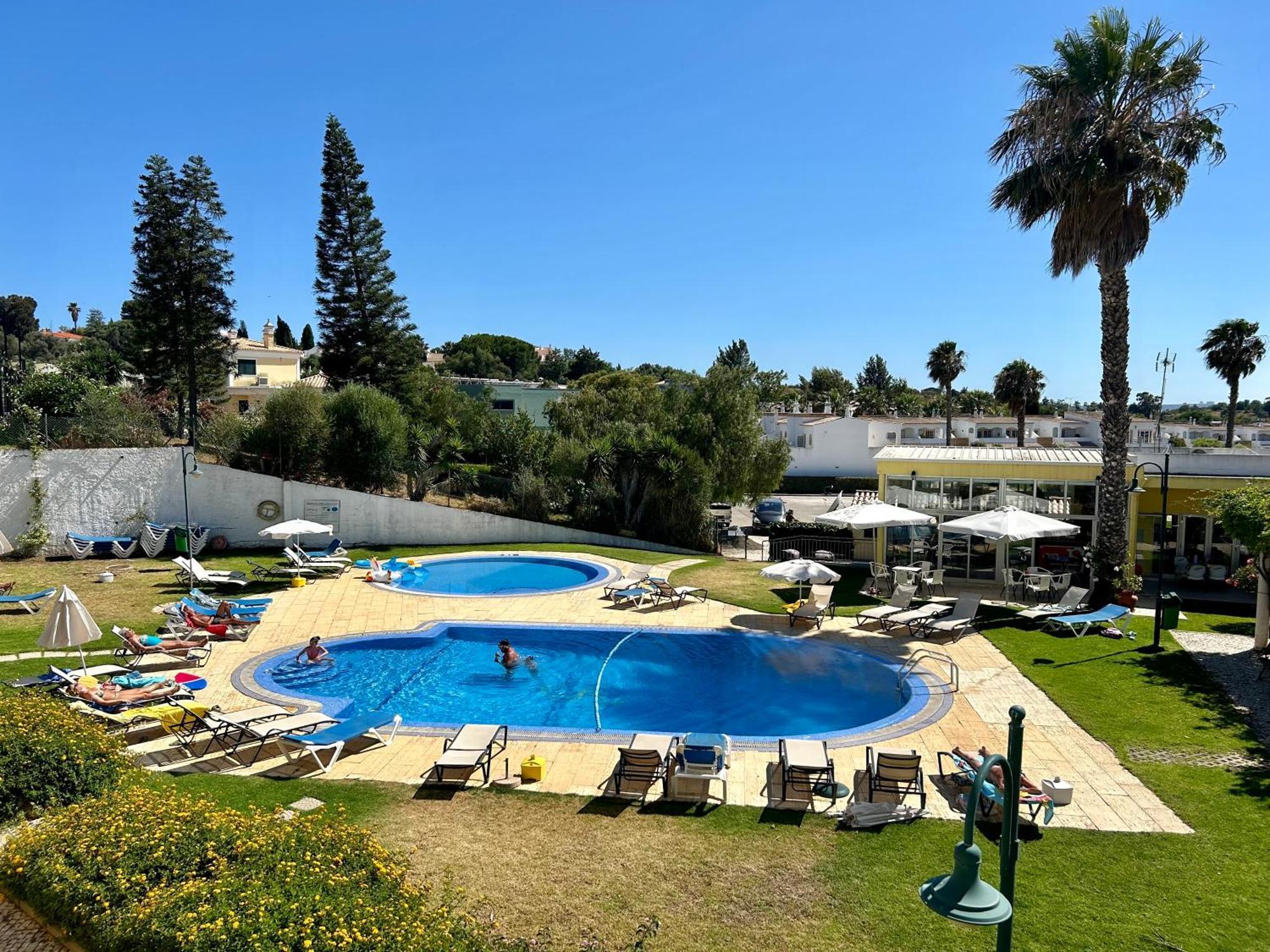 Apartamentos Santa Teresinha Алвор Екстериор снимка