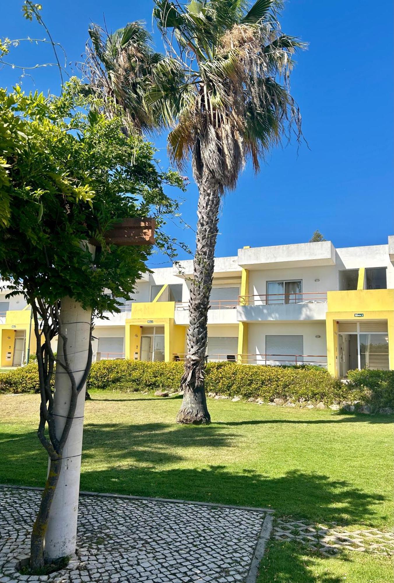 Apartamentos Santa Teresinha Алвор Екстериор снимка