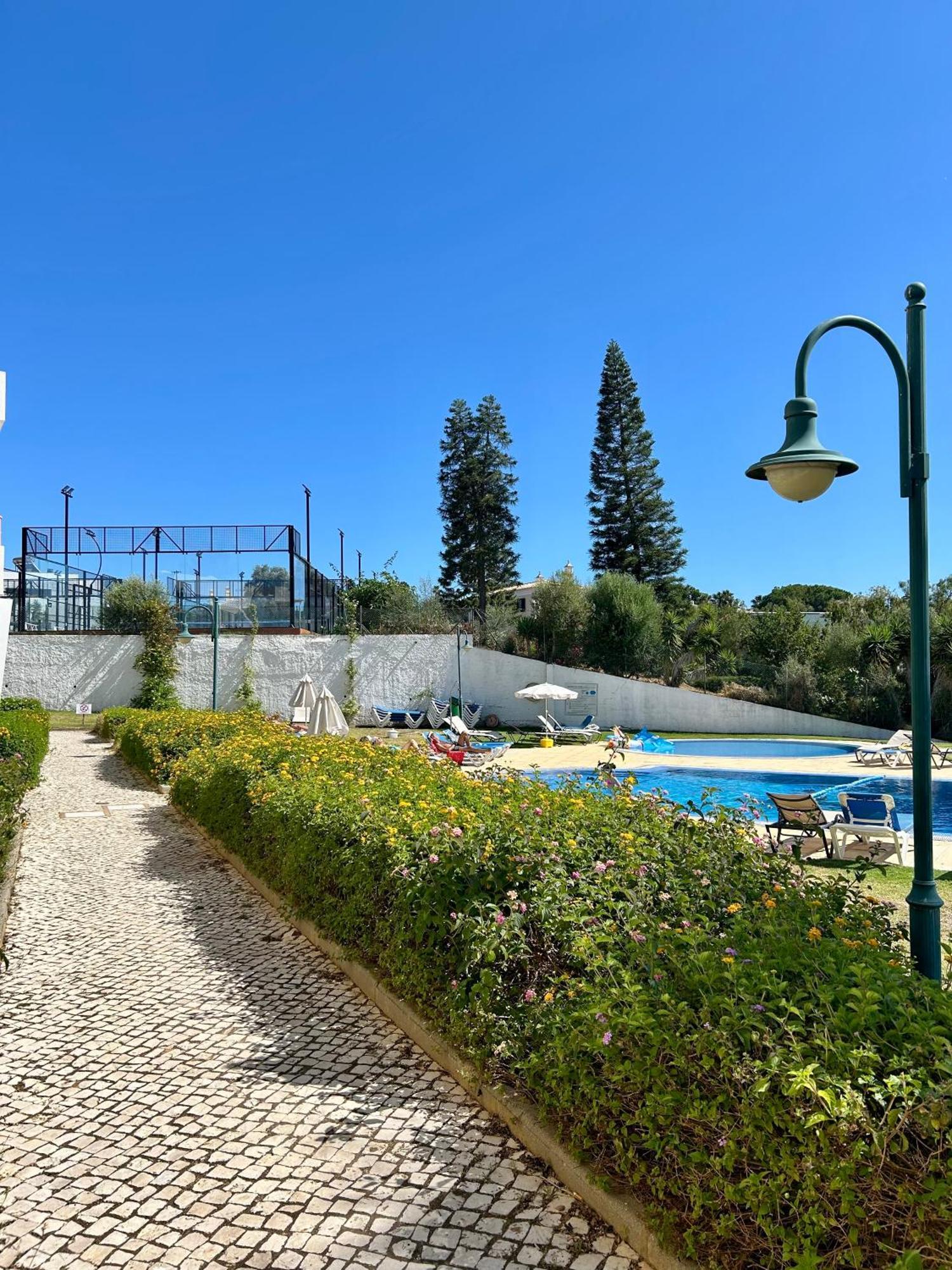 Apartamentos Santa Teresinha Алвор Екстериор снимка