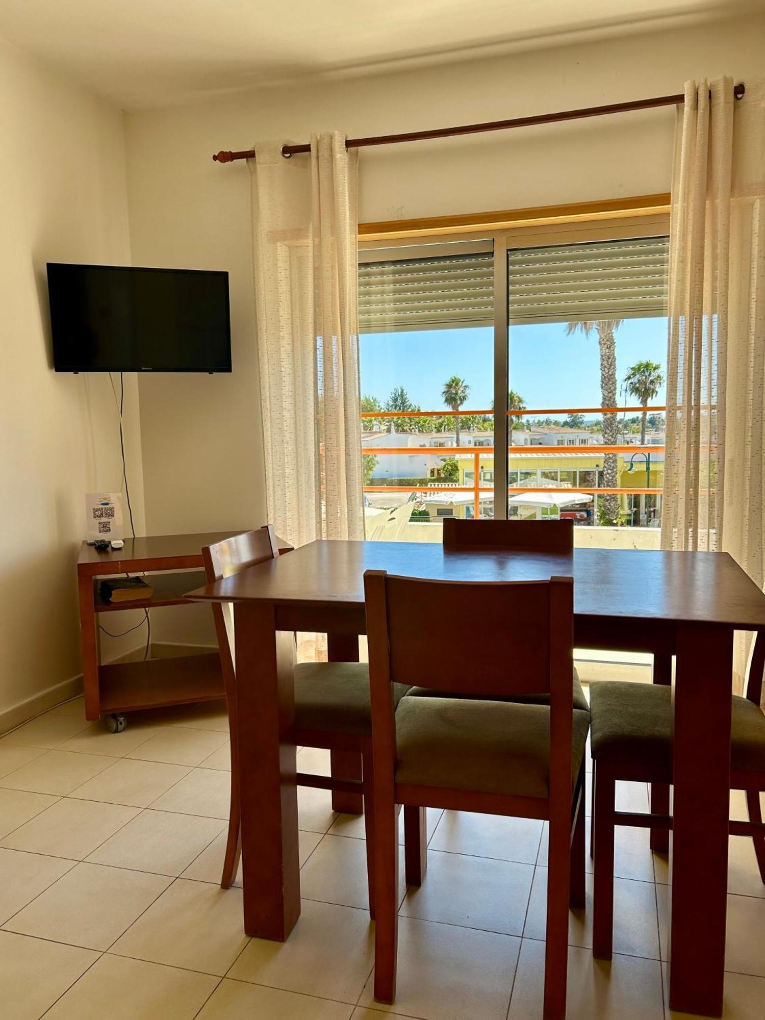 Apartamentos Santa Teresinha Алвор Екстериор снимка