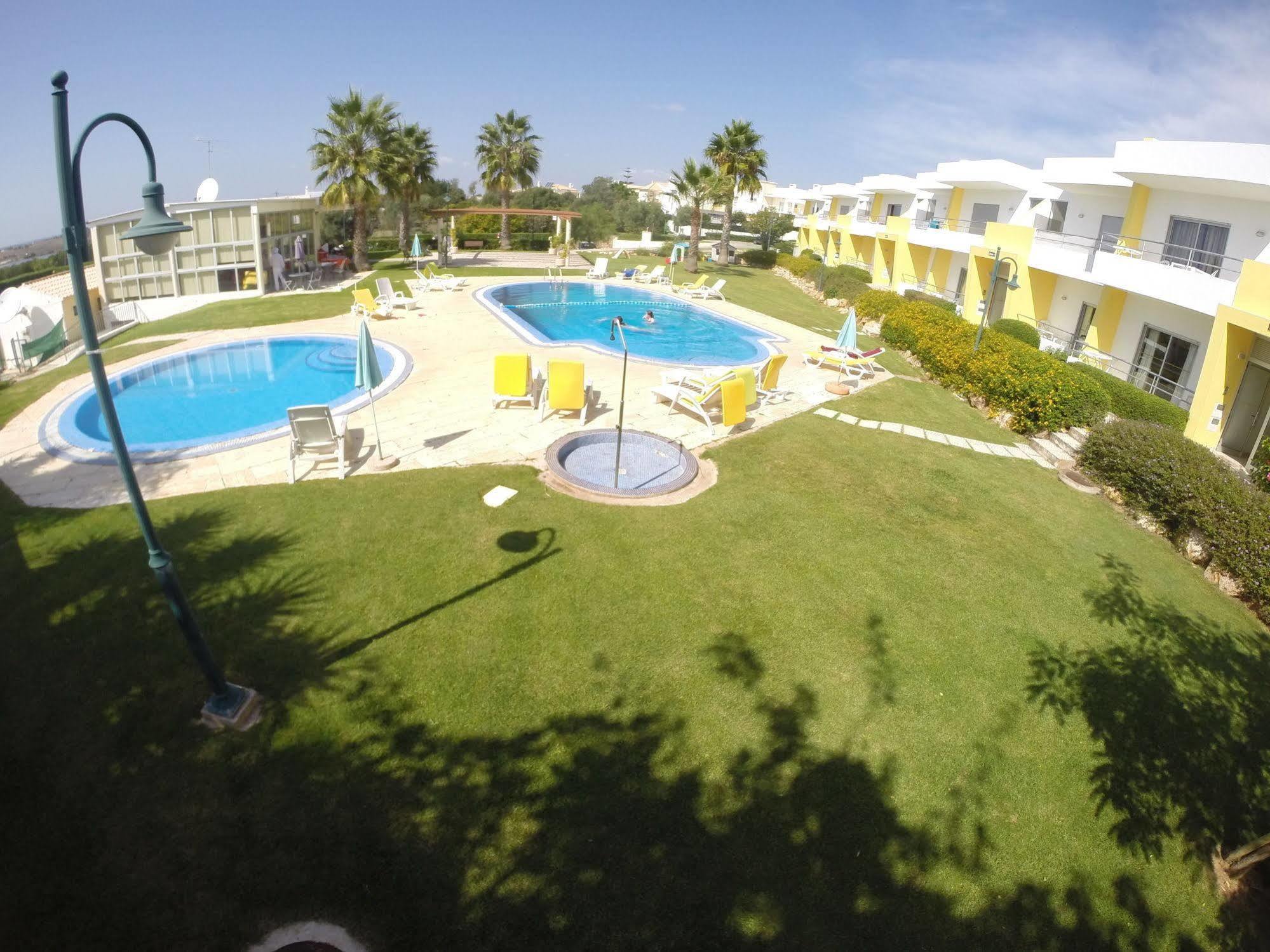 Apartamentos Santa Teresinha Алвор Екстериор снимка