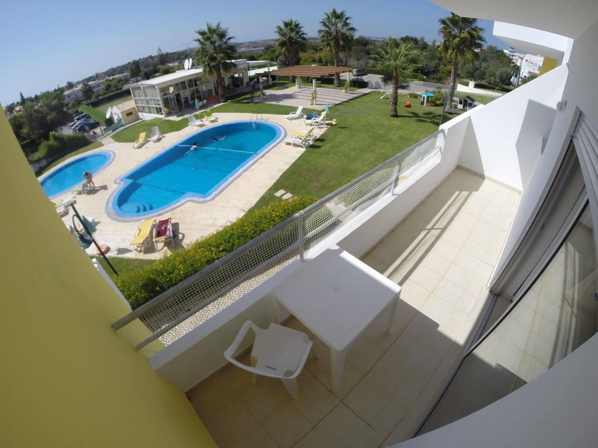 Apartamentos Santa Teresinha Алвор Екстериор снимка