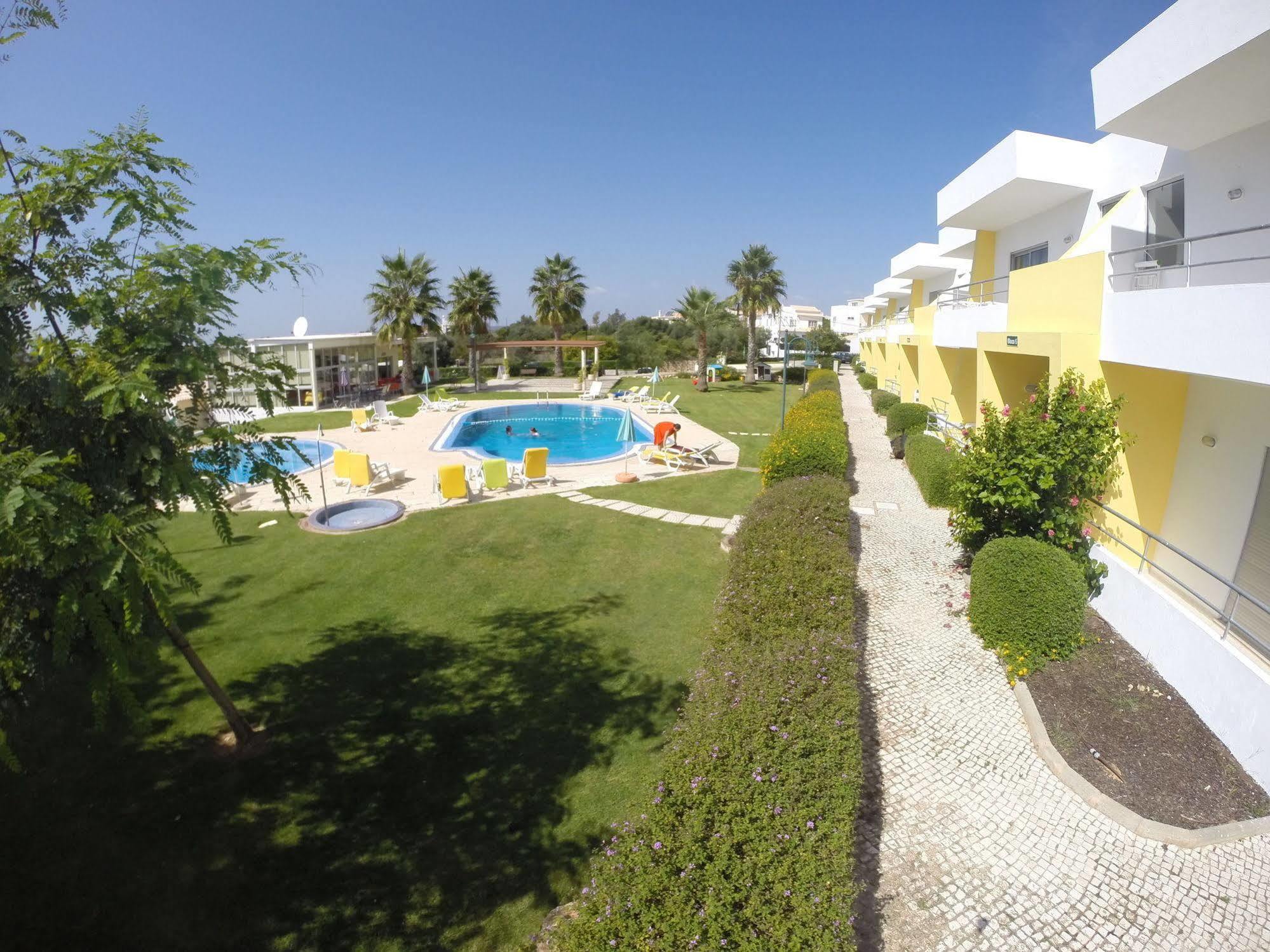 Apartamentos Santa Teresinha Алвор Екстериор снимка