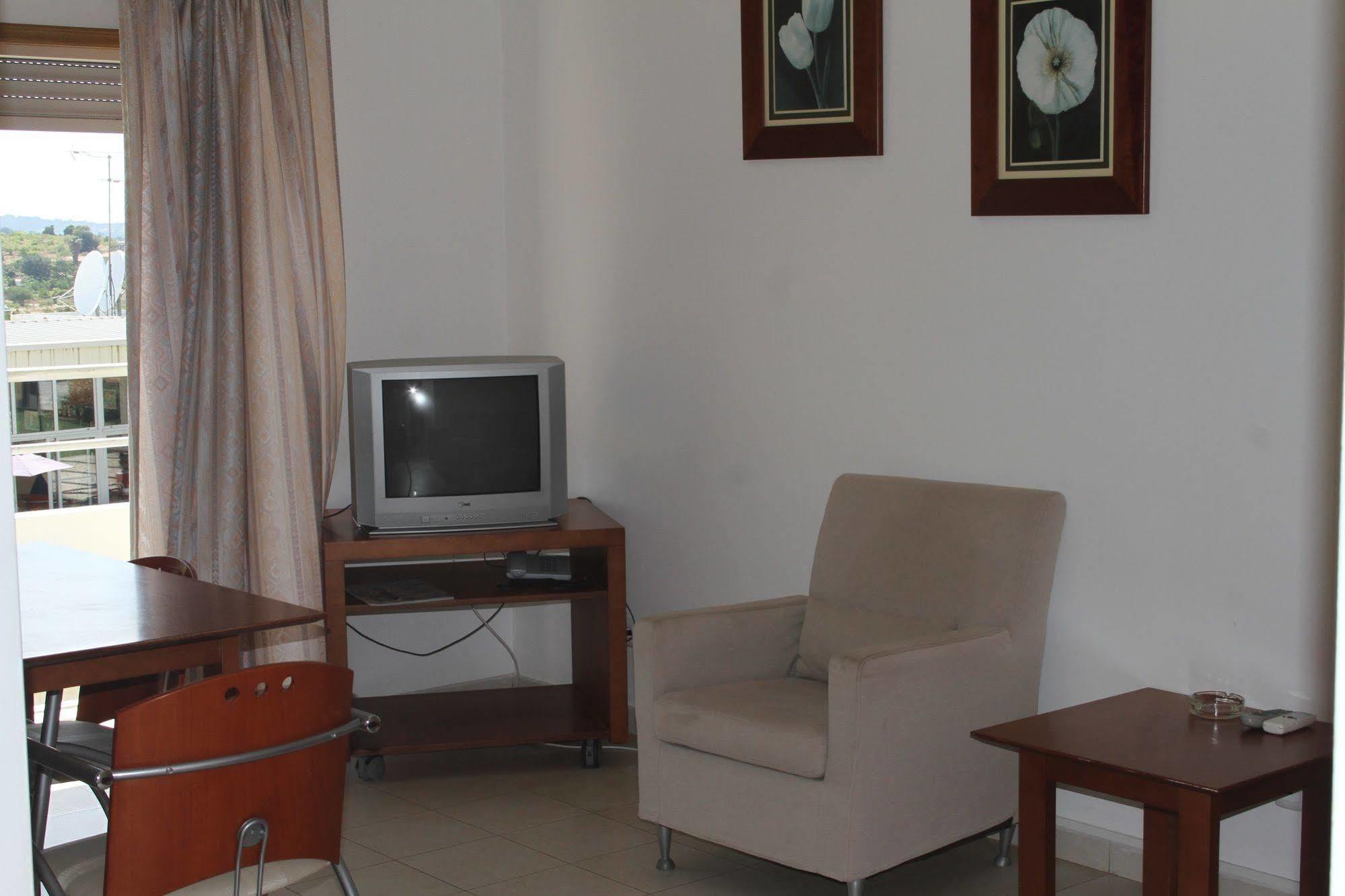 Apartamentos Santa Teresinha Алвор Екстериор снимка